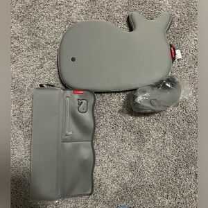 Brand new Skip Hop Moby Baby Bath Essential Set, Grey